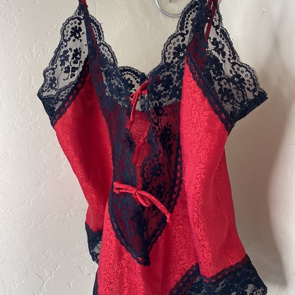 VTG Victoria Secret Gold Label red satin black lace - Picture 2 of 5
